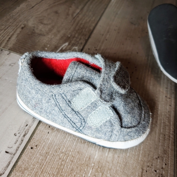Carter's Baby Boy Size 6-9 Months Gray Multi-Strap Sneakers - Picture 7 of 11